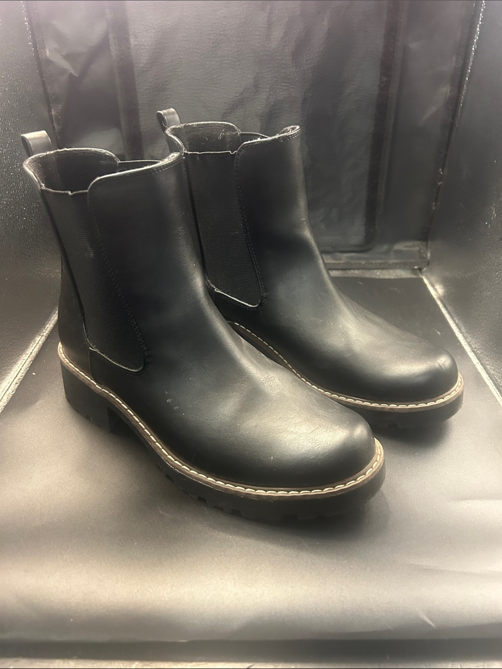 Universal Thread Black Chelsea Chukka Boots